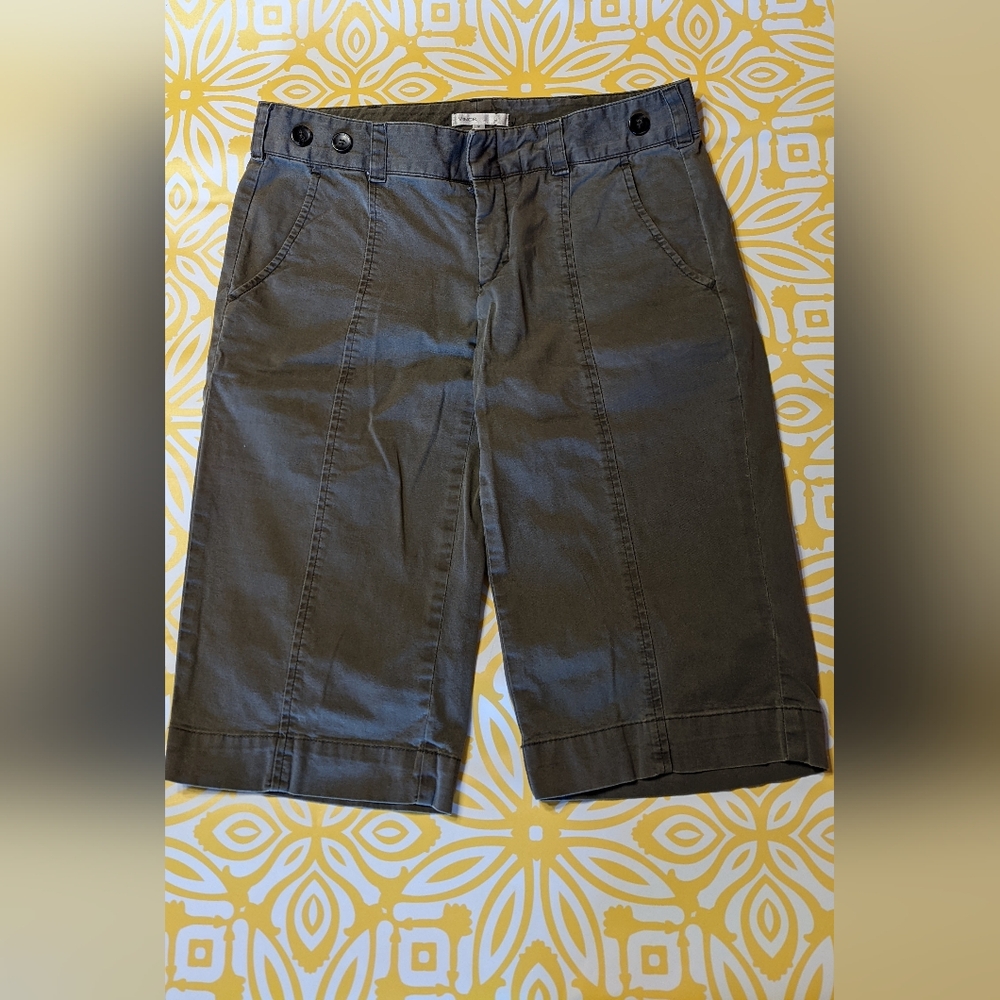 Designer Vince Women's Olive Green Bermuda Shorts With Pockets. Size 2.